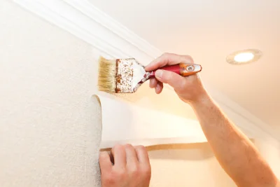 Pose de papier peint à Goulien — revêtements muraux et toiles de verre